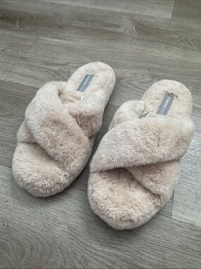 Cozy Plush Tempur-Pedic Crossband Women's Slippers in Light pink